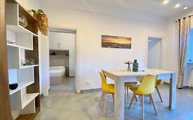 Alla Casa Rosa- Appartamento Nel Verde Con Posto Auto, Zona Tranquilla,Wifi Gratuito,Aria Condizionata